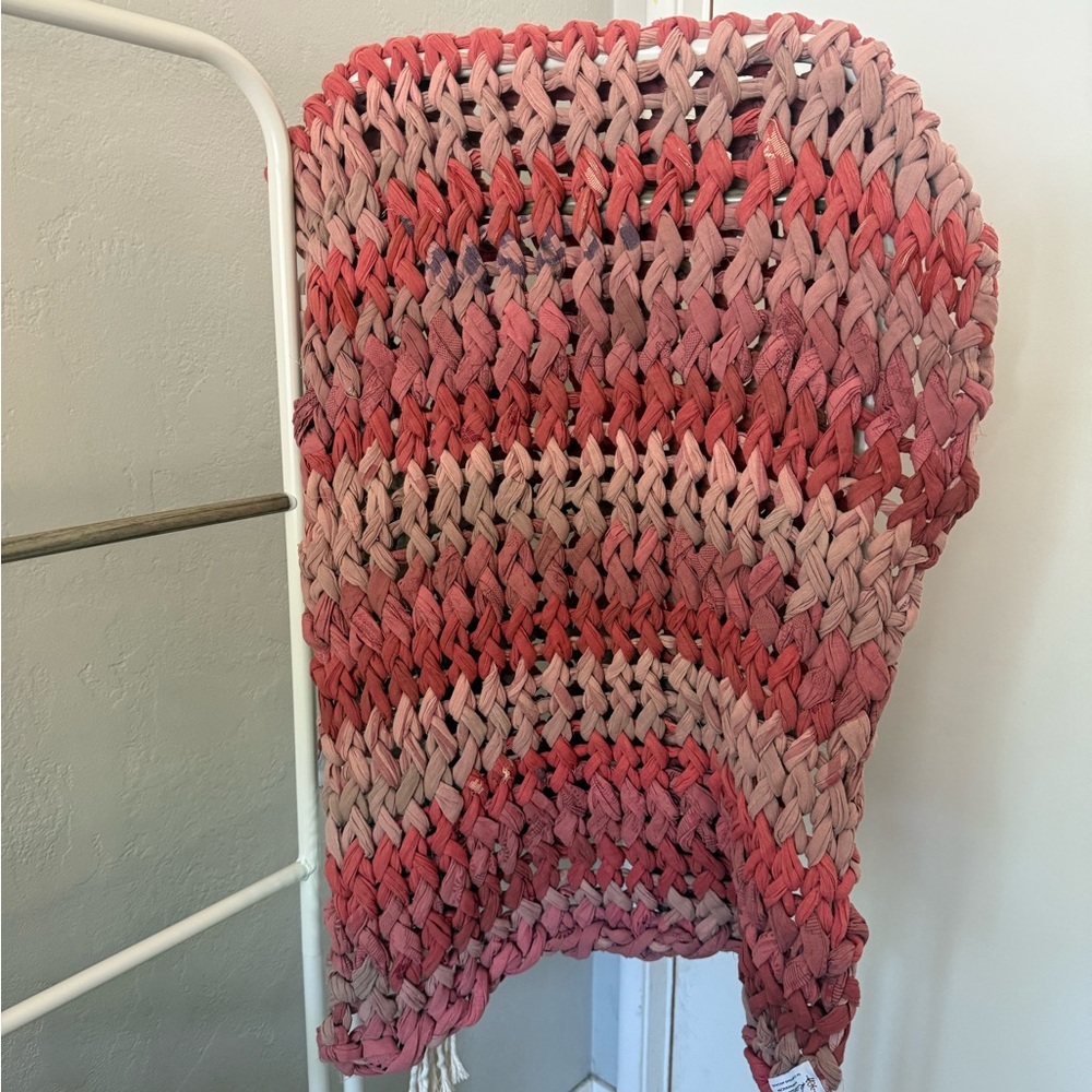 Kantha Bae Chunky Knit Pink blanket